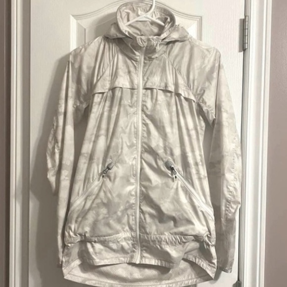 Lululemon Miss Misty Jacket Size 2 - Good Used Condition - Picture 6 of 16